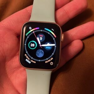 Apple Watch 5th generation rose gold 44mm WiFi only